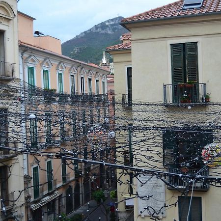 Via Roma Apartment Deluxe ซาแลร์โน ภายนอก รูปภาพ