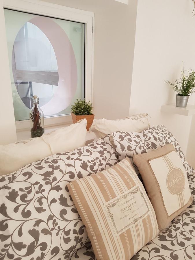 Via Roma Apartment Deluxe ซาแลร์โน ภายนอก รูปภาพ