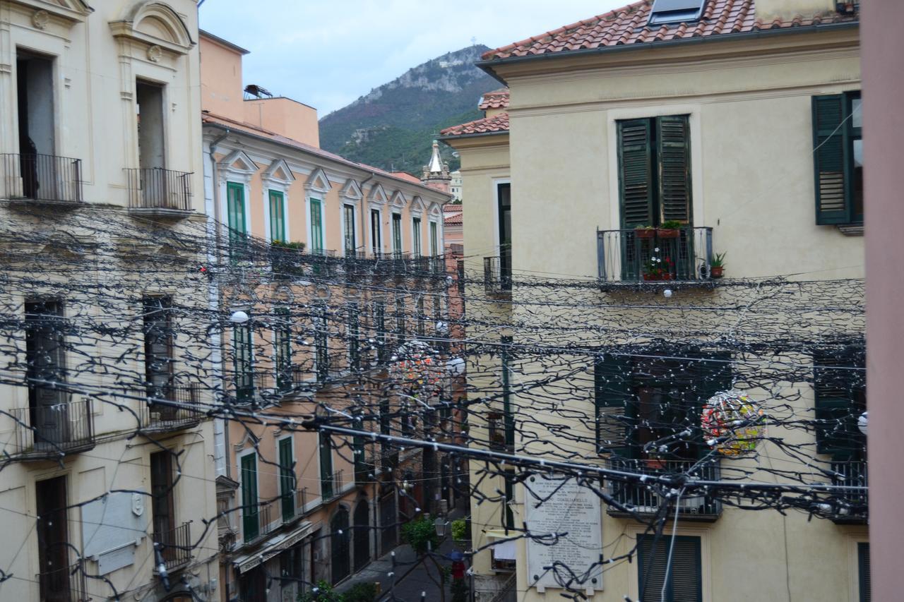 Via Roma Apartment Deluxe ซาแลร์โน ภายนอก รูปภาพ