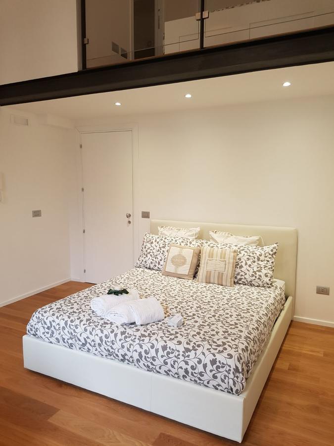 Via Roma Apartment Deluxe ซาแลร์โน ภายนอก รูปภาพ