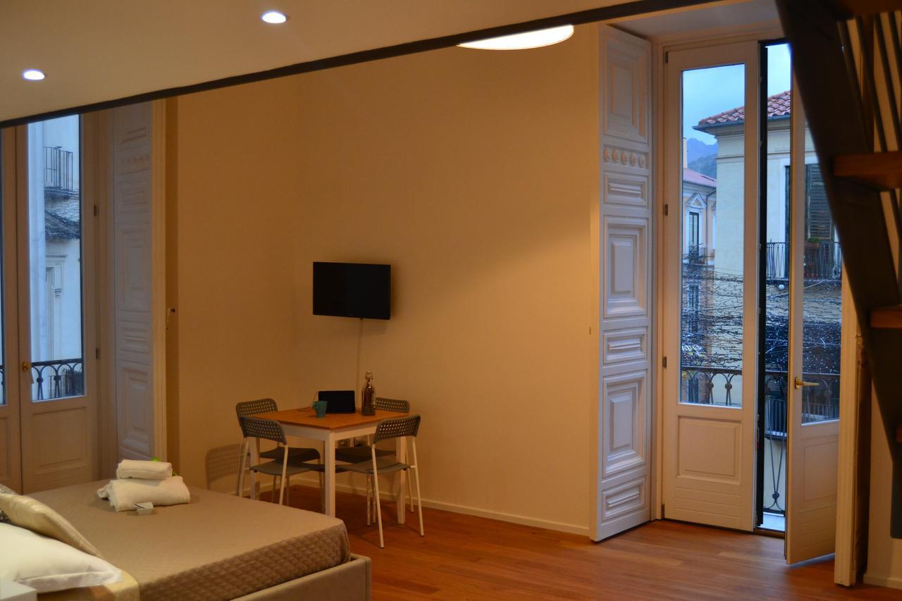 Via Roma Apartment Deluxe ซาแลร์โน ภายนอก รูปภาพ