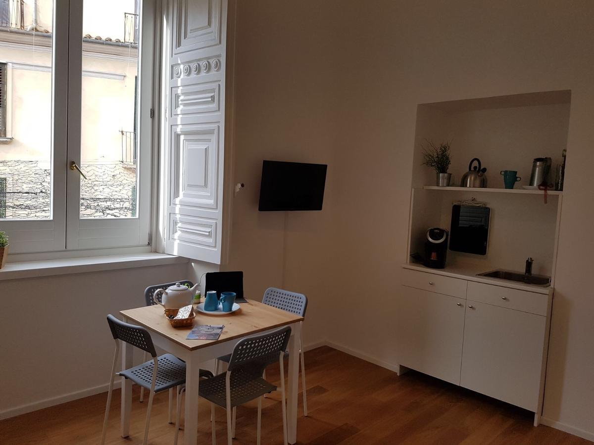 Via Roma Apartment Deluxe ซาแลร์โน ภายนอก รูปภาพ