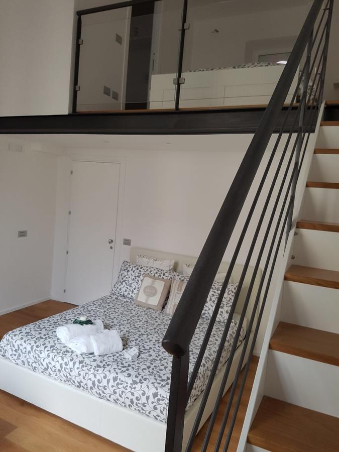 Via Roma Apartment Deluxe ซาแลร์โน ภายนอก รูปภาพ